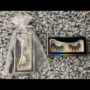 Women’s Eyelashes | price: $8